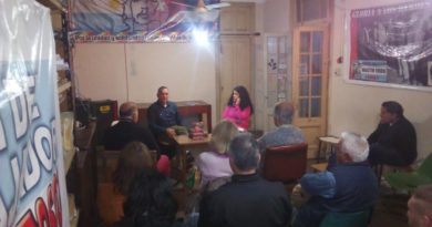 Presentan en Lanús el libro sobre los medios de comunicación en Venezuela Presentan en Lanús el libro sobre los medios de comunicación en Venezuela