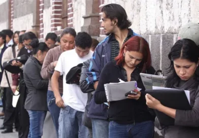 El empleo registrado volvió a caer y ya acumula 13 meses de retroceso