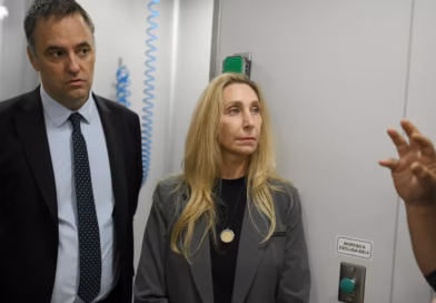 Adorni viaja a Vaca Muerta en medio de nuevas revelaciones sobre su patrimonio