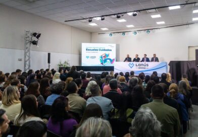Julián Álvarez y Javier Alonso abrieron la Jornada Interdisciplinaria “Escuelas Cuidadas”