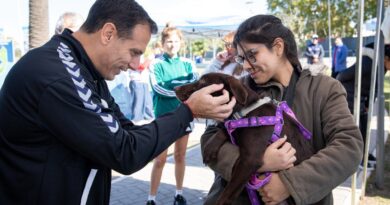 Julián Álvarez visitó la Jornada Integral de Zoonosis en el Parque Central las Colonias