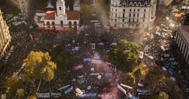 Masiva marcha universitaria contra Milei: “Cumplan la ley y no hipotequen el futuro”