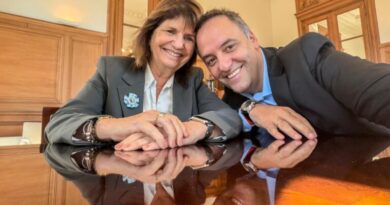 Bullrich le exigió a Adorni que presente su declaración jurada sin demoras