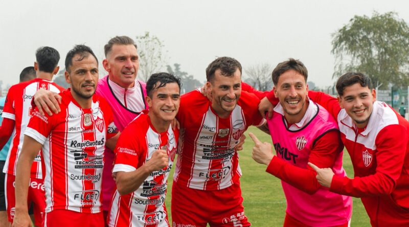 Talleres (RE) aplastó a Camioneros y sigue prendido en la pelea por el ascenso