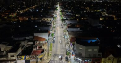 Lanús Gobierno continúa con las tareas de repotenciación de luminarias sobre la avenida Eva Perón