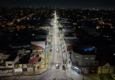 Lanús Gobierno continúa con las tareas de repotenciación de luminarias sobre la avenida Eva Perón