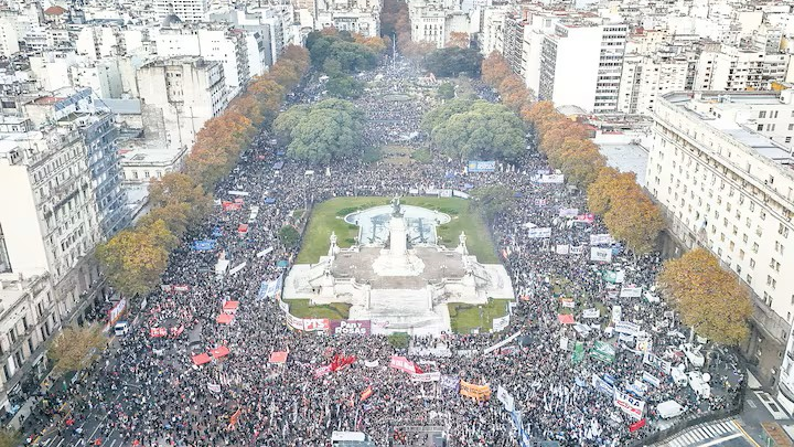 Masiva movilización del “Ni Una Menos” con fuertes críticas al Gobierno nacional