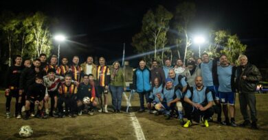 Lanús Gobierno inauguró la nueva iluminación de la cancha histórica del Club 1° de Mayo