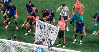 ¡A la final! Argentina derrotó a los ingleses invasores con la bandera de Malvinas, a pesar de que a la FIFA, Estados Unidos y Milei no les guste