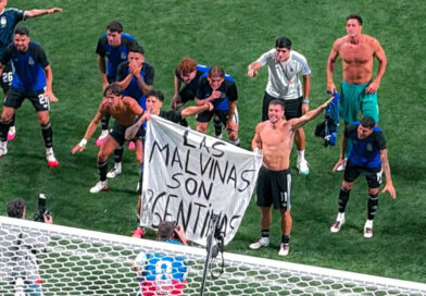 ¡A la final! Argentina derrotó a los ingleses invasores con la bandera de Malvinas, a pesar de que a la FIFA, Estados Unidos y Milei no les guste