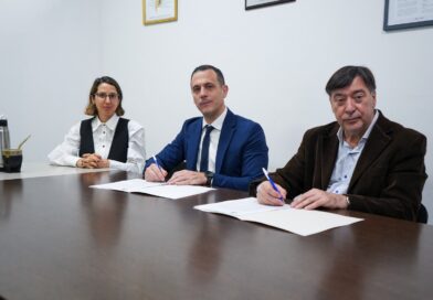 Álvarez y el rector de la UNDAV firmaron un convenio por la Nueva Escuela de Policía de Prevención Municipal de Lanús