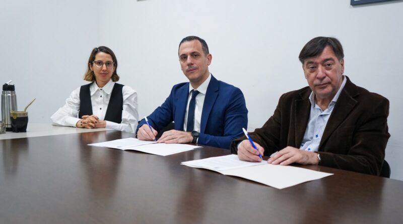 Álvarez y el rector de la UNDAV firmaron un convenio por la Nueva Escuela de Policía de Prevención Municipal de Lanús