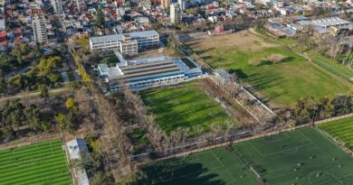 Lanús Gobierno construyó un nuevo campo de deportes en la Escuela Kennedy