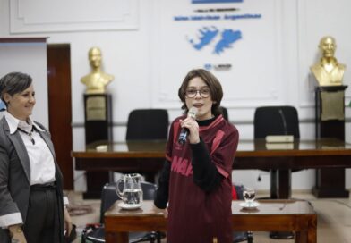 Ian Moche brindó una charla abierta sobre concientización del autismo en el HCD Lanús