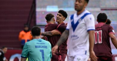 Lanús venció a Vélez y trepó al quinto puesto de la Zona A