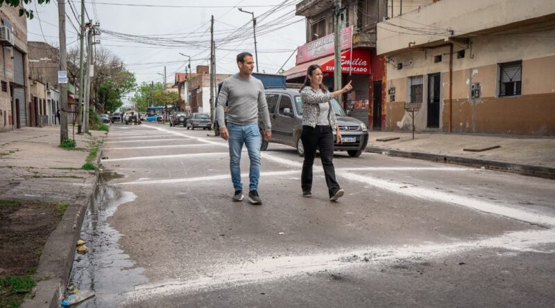 Julián Álvarez recorrió las obras del Plan de Pavimentación en Valentín Alsina