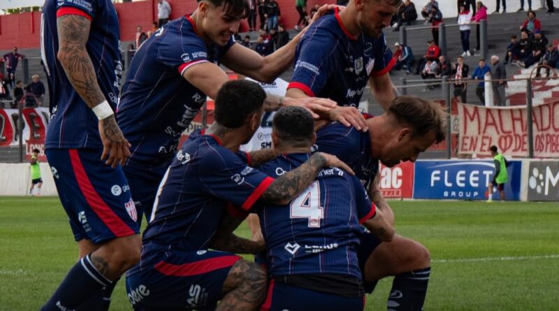 Talleres (RE) goleó a Dock Sud en el debut de Kopriva y aseguró su lugar en el Reducido